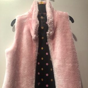 Girls “Peanuts” faux fur vest